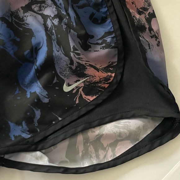 NIKE Women's Tempo Dri-Fit Lined Running Shorts Activewear Dry Coral Print XS - Picture 3 of 4